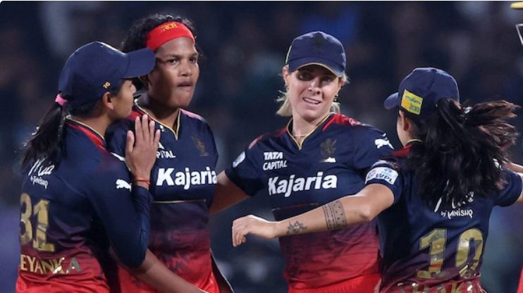 WPL: RCB skipper Smriti Mandhana explains Asha Sobhana bowling last over in Eliminator vs Mumbai Indians