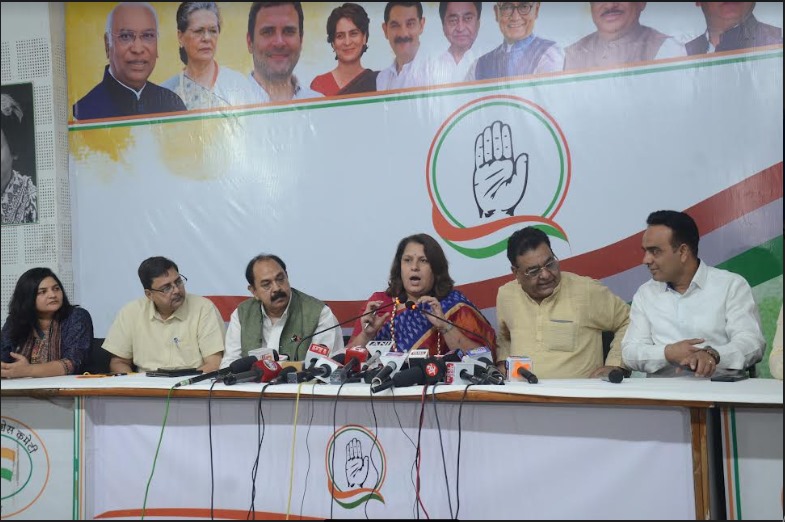 Press conference of spokesperson Supriya Netaram in the State Congress Committee.
