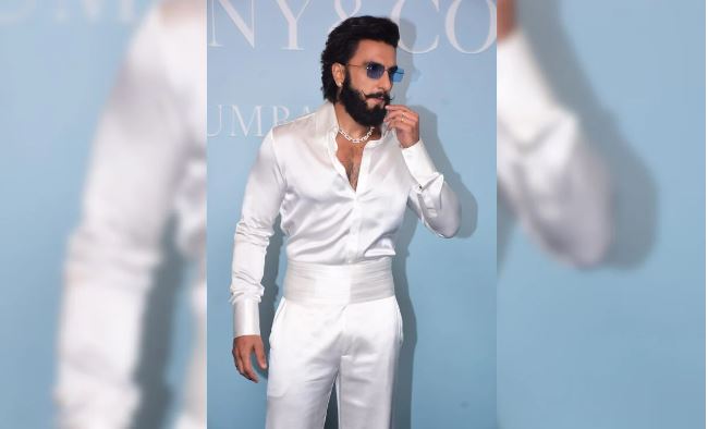 Ranveer Singh Shows Off His Wedding Ring After Sensationally Deleting Pics With Deepika Padukone