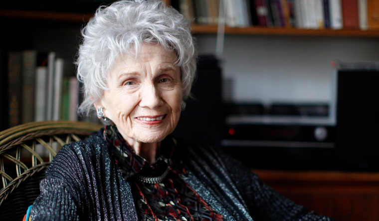 Alice Munro, Nobel literature winner revered as short story master, dies at 92