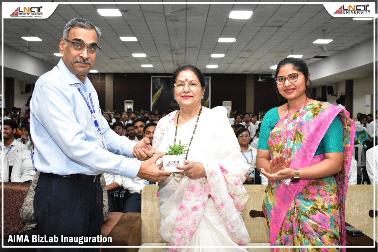 The inauguration of the Business Management Laboratory ‘BizLab’ at LNCT College.