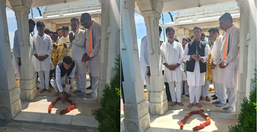 National President of the Congress Department, Pawan Khera, paid homage by offering floral tributes at the memorial of Veer Harisingh Gaur.