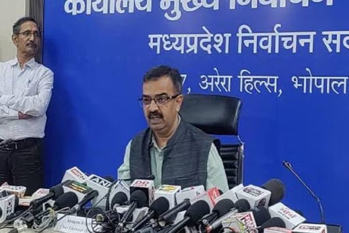 “Press conference by Commissioner Anupam Rajan at the Election Building.”