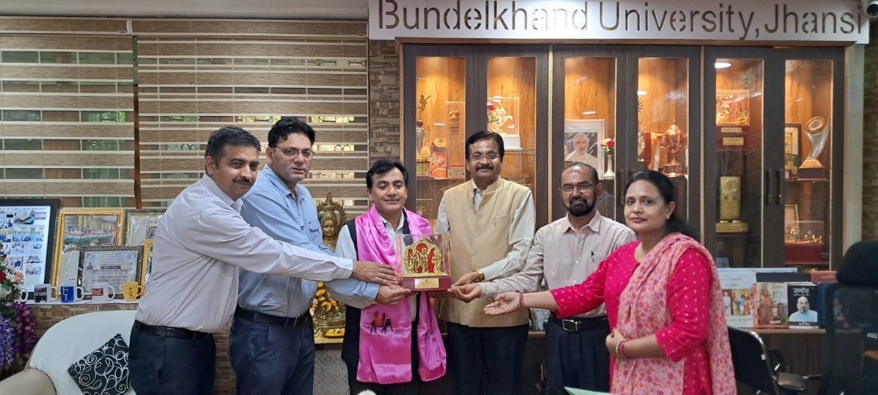 Dr. Rakesh Pandey was honored by Bundelkhand University, Jhansi.