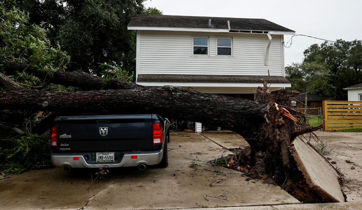 Beryl weakens to tropical storm after sweeping into Texas as Category 1 hurricane