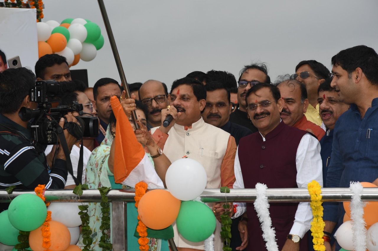 Madhya Pradesh Tourism Development Corporation’s Tiranga Yatra at the Bada Talab Boat Club included the participation of the Chief Minister.