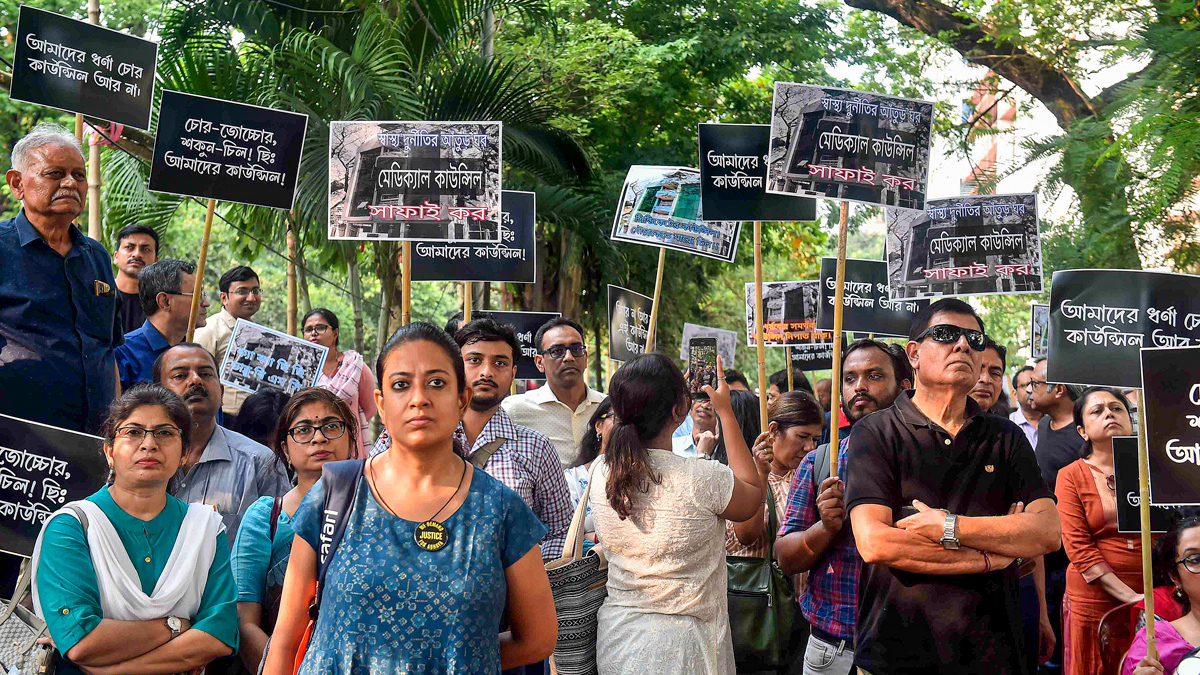 Kolkata rape-murder: Agitating junior doctors march to CBI office before ending strike, to wait a week for govt to fulfill promises