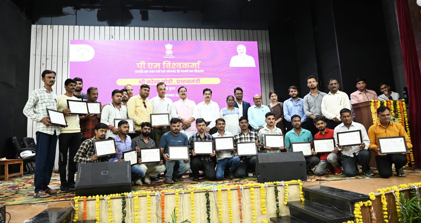 PM Vishwakarma Yojana: Certificates awarded to CRISP trainees.