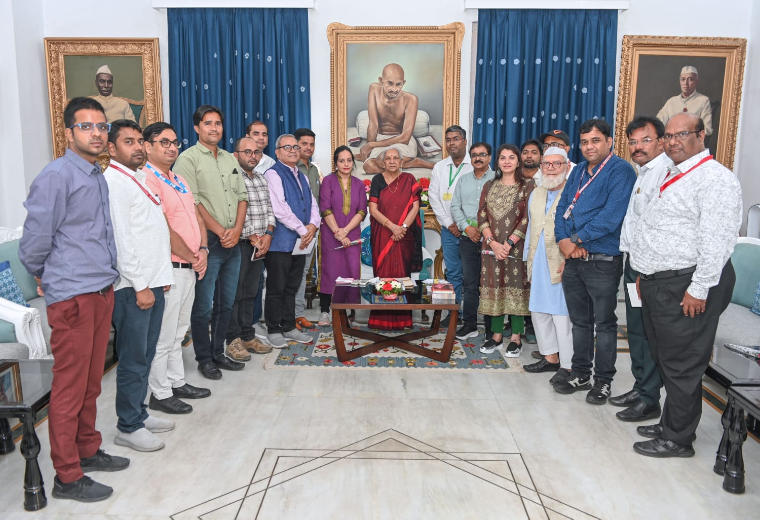 A 13-member media delegation from Madhya Pradesh paid a courtesy visit to Governor Anandiben Patel.