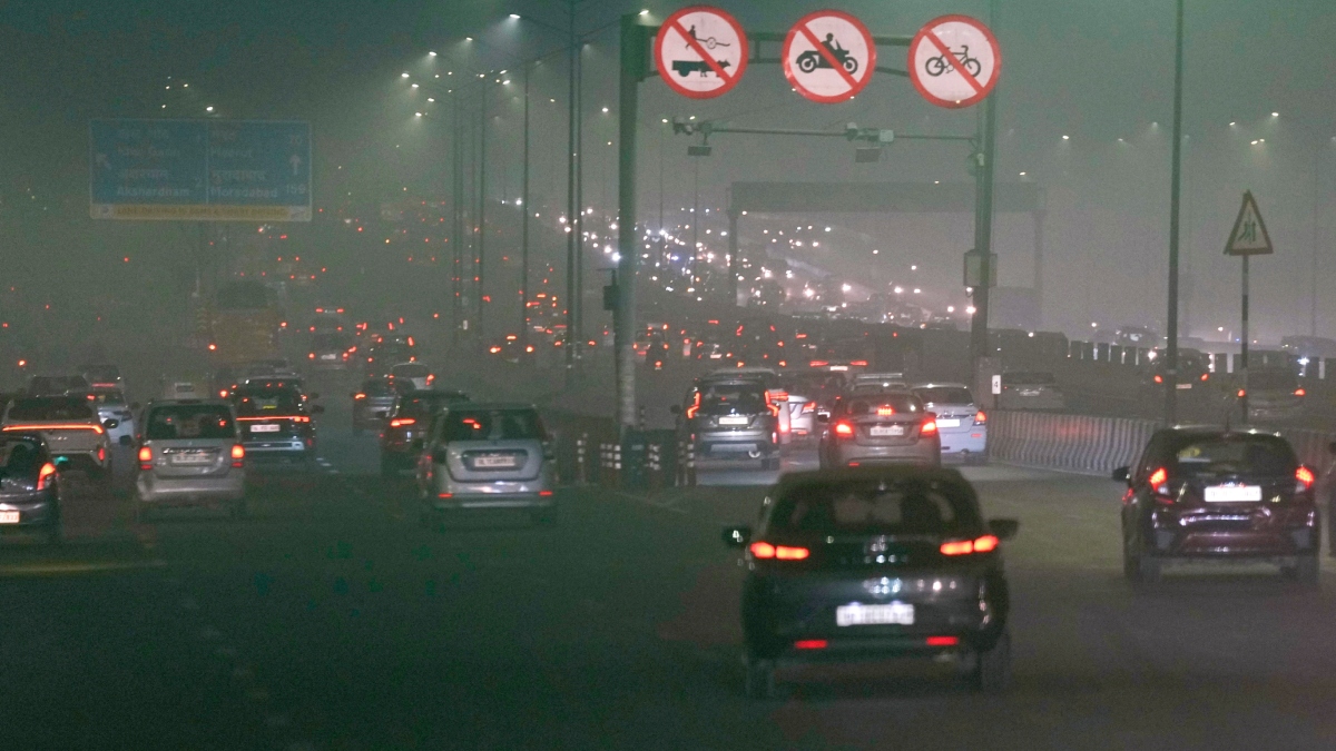 Delhi Struggles with Severe Pollution, Low Visibility at Airport