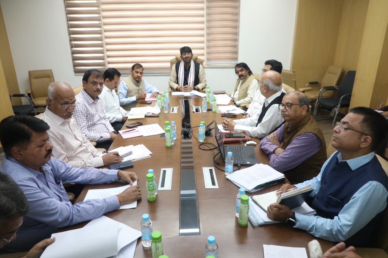 Minister of State for Animal Husbandry Shri Patel Reviews the Work of Sanchi Milk Union