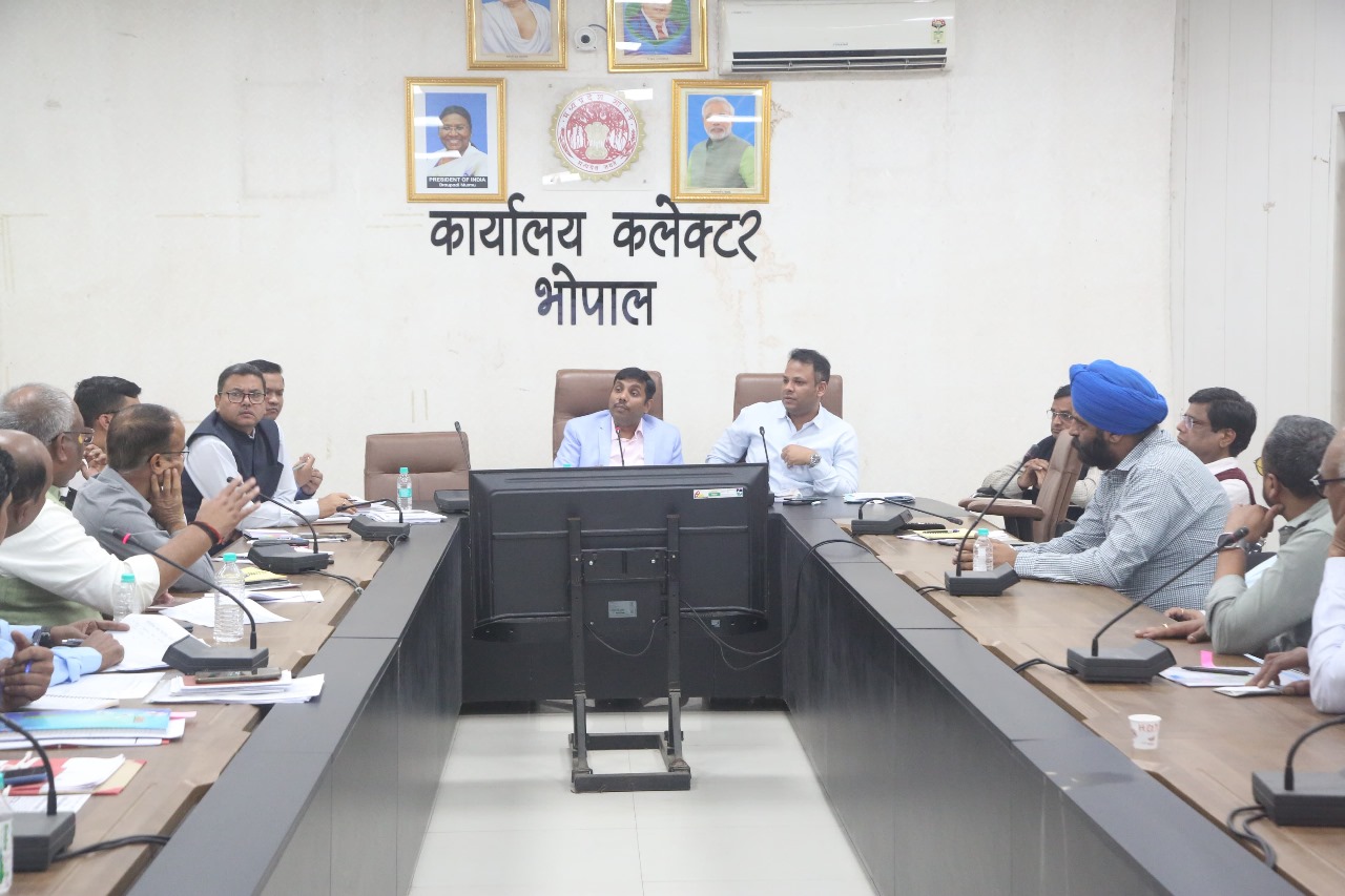 Collector Mr. Singh Reviewed the Progress of Jal Jeevan Mission Projects