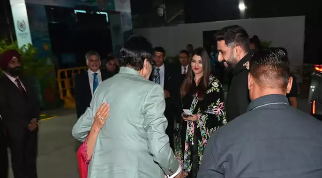 Amidst Rumors of Rift, Aishwarya and Abhishek Spotted Together