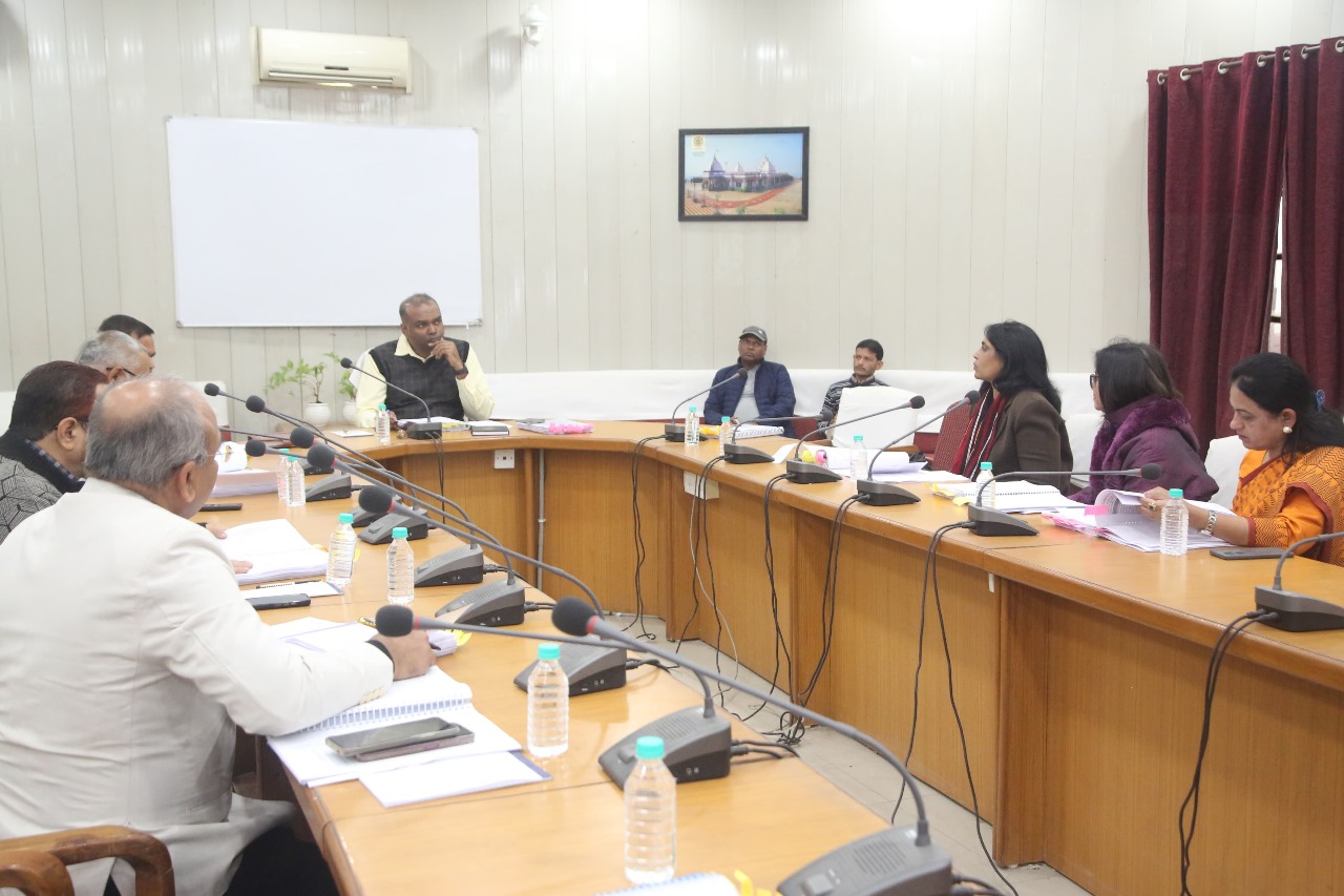 Divisional Commissioner Conducts Review Meeting on Time-Bound Letters