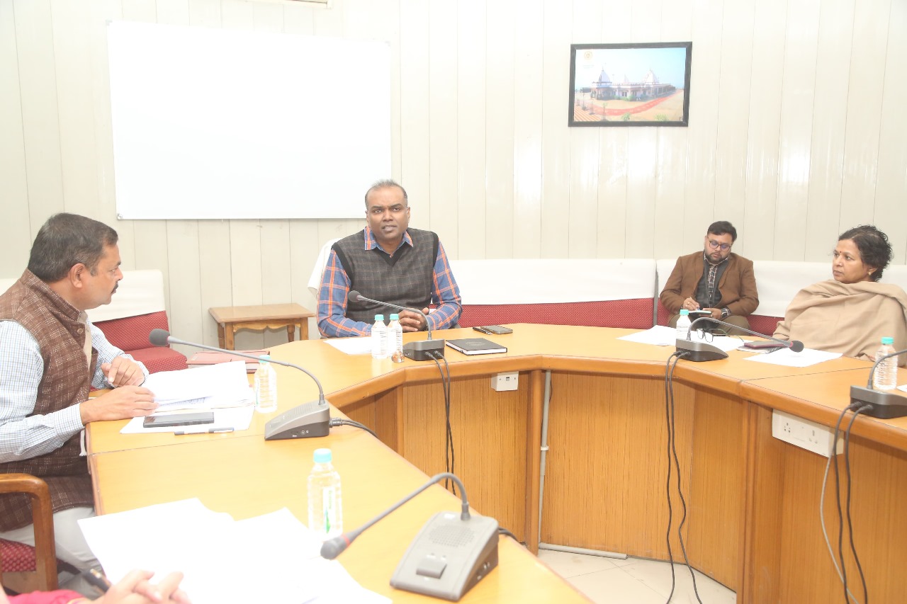 Divisional Commissioner Held Review Meeting with Regional Officials