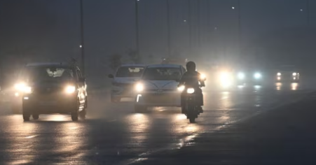 Dense Fog in Delhi Delays Flights, AQI Shows Improvement