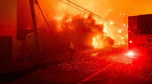 Los Angeles Wildfire: 30,000 Evacuated, Musk Criticizes Regulations