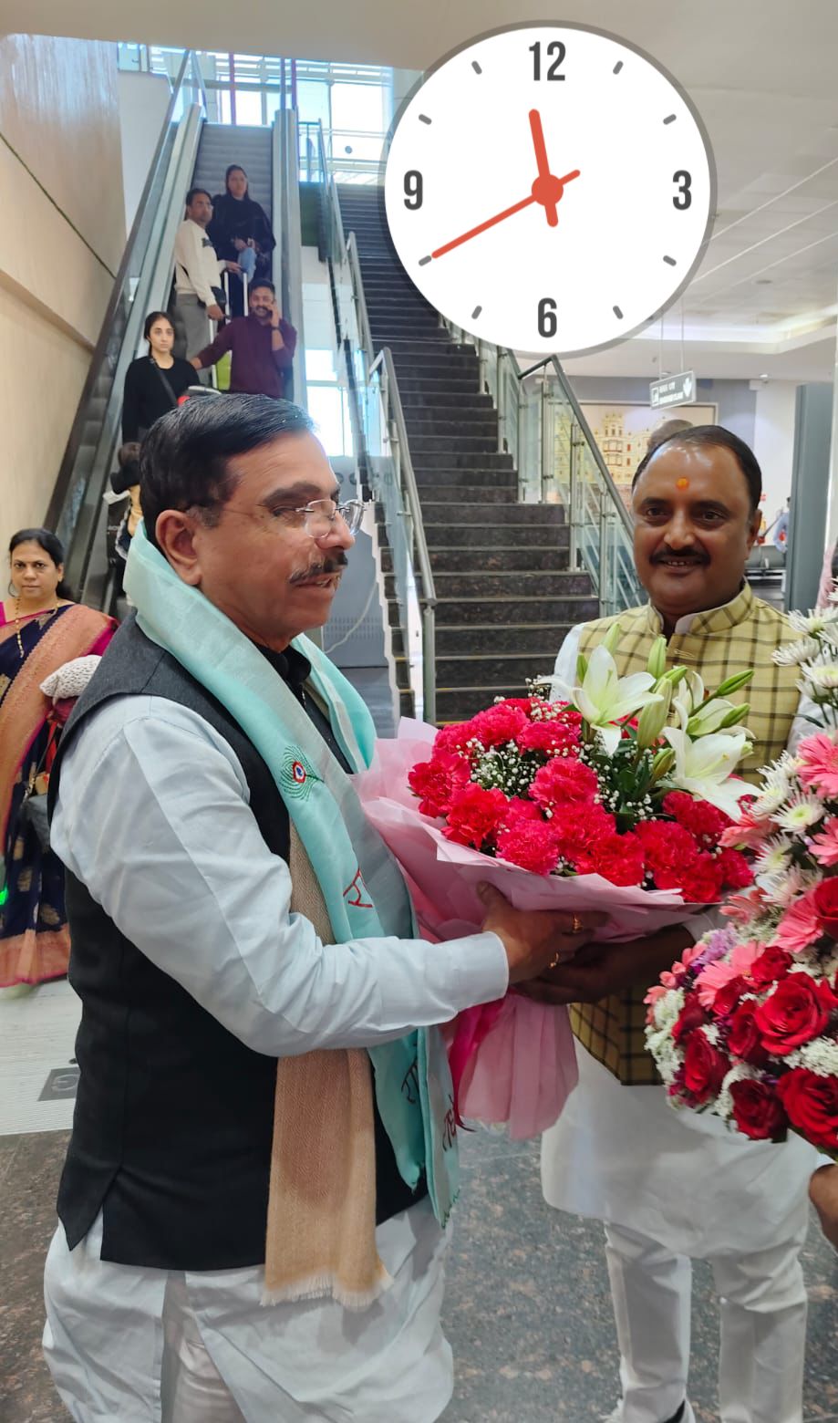 “Green Energy Minister Prahlad Joshi Welcomed in Indore by Minister Rakesh Shukla”