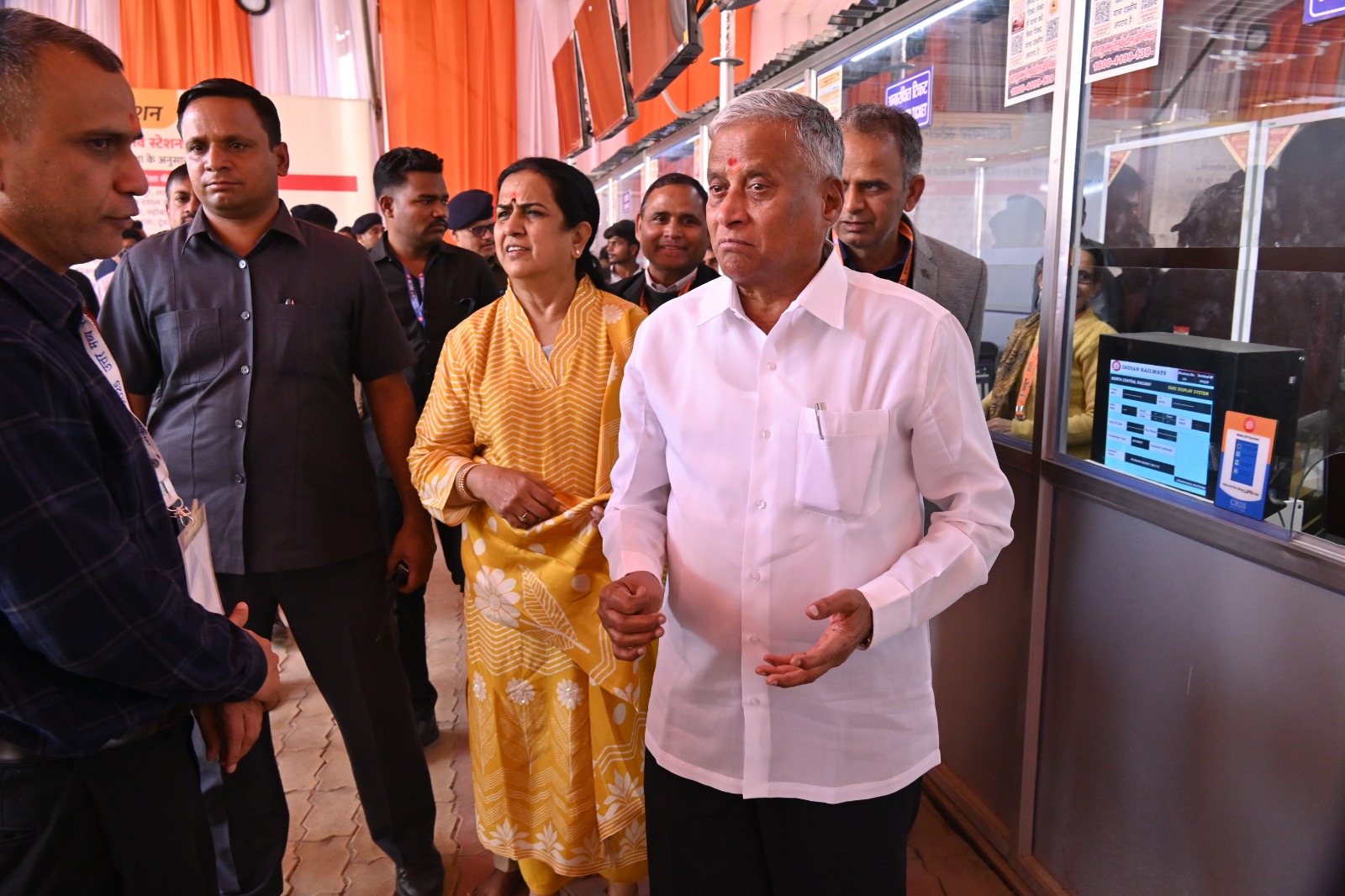 “Minister of State for Railways Inspects Railway Fair Camp at Sangam Area”