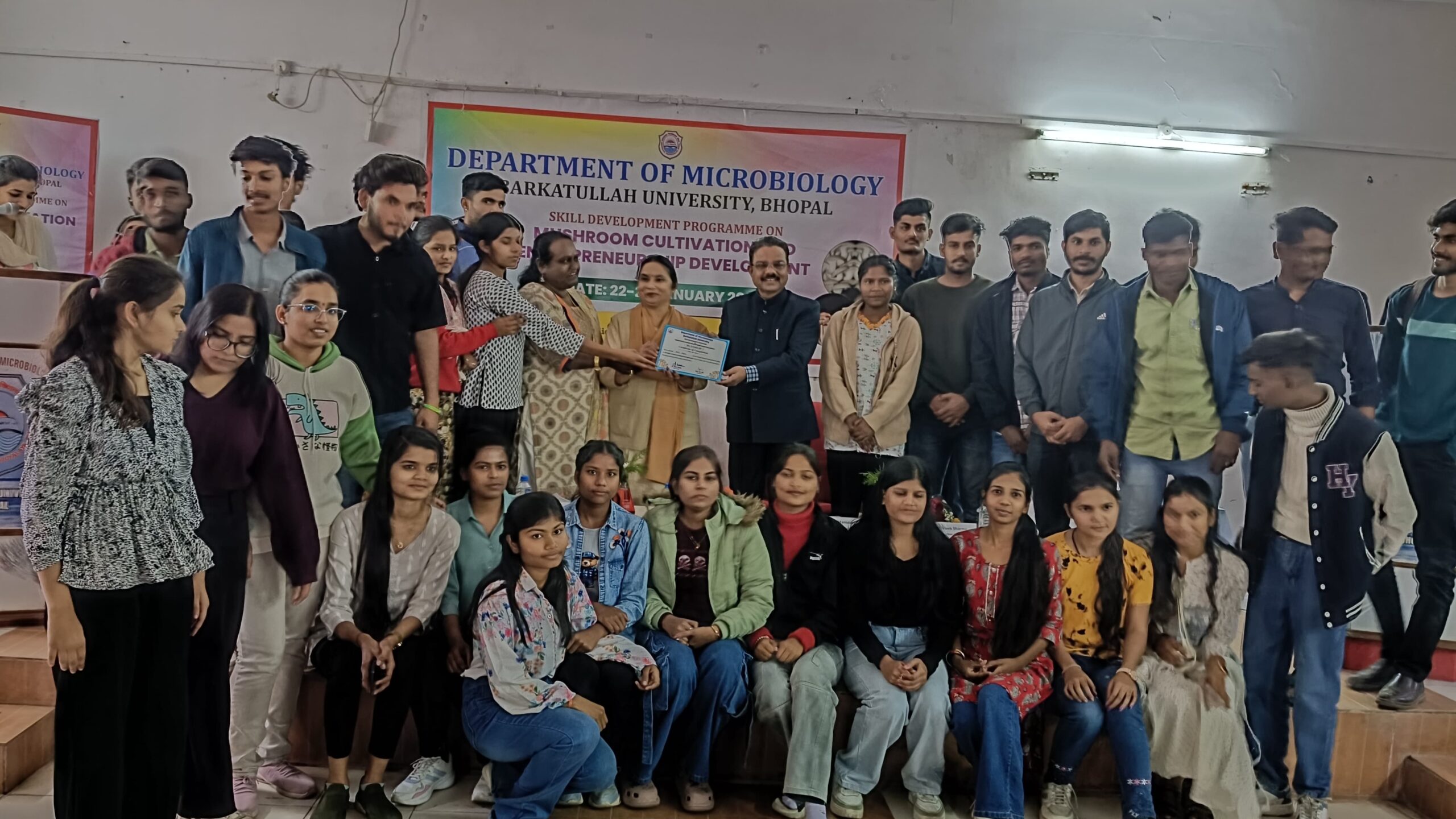 Barkatullah University Concludes Program on Mushroom Farming