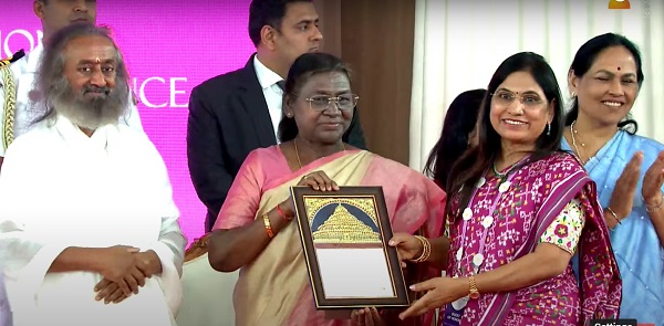 Dr. Bhagyashree Patil Receives Vishalakshi Award 2025 from President Murmu