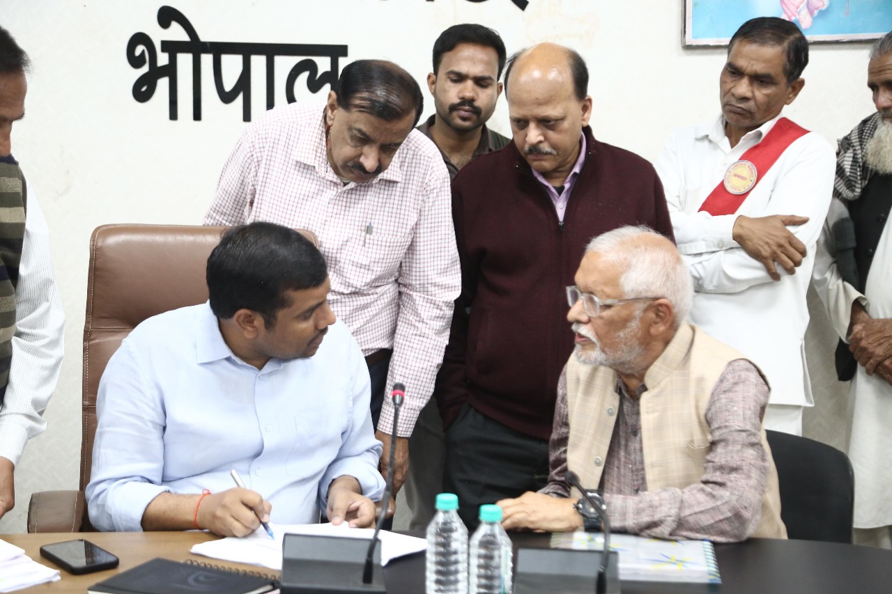 Collector Shri Singh Listens to Public Grievances, Immediate Resolution Provided