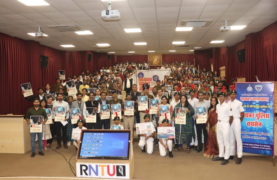 Raisen Police & Rabindranath Tagore University Conduct Cyber Security Session