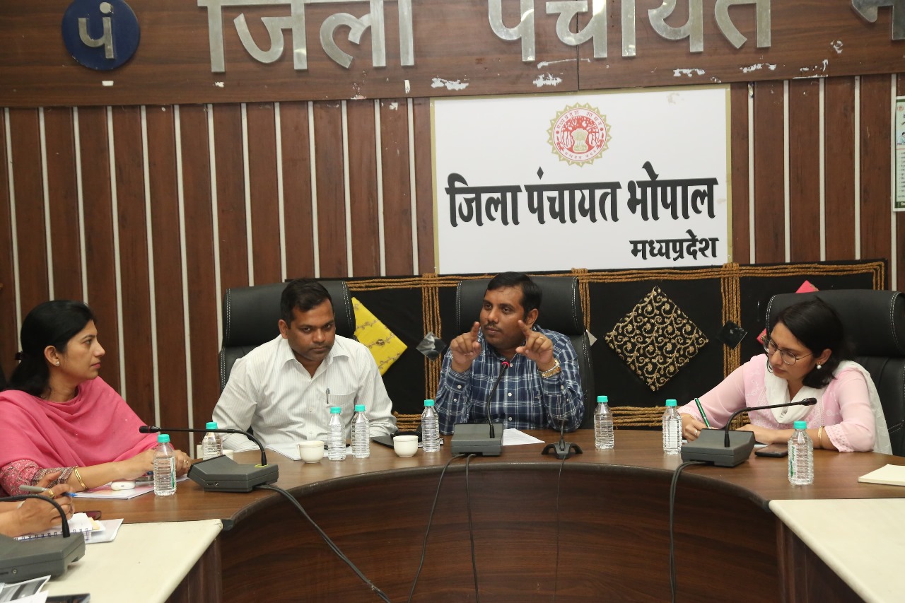 Collector Shri Singh Reviews GIS Preparation Meeting