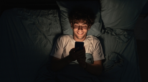 Doctor Explains How Social Media Scrolling Can Damage Your Memory