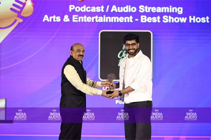 Deepak Pareek Wins Best Show Host Award