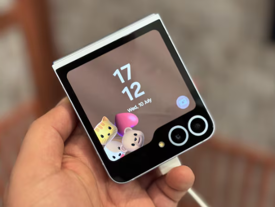 Samsung Plans Affordable Foldable Smartphone for 2025