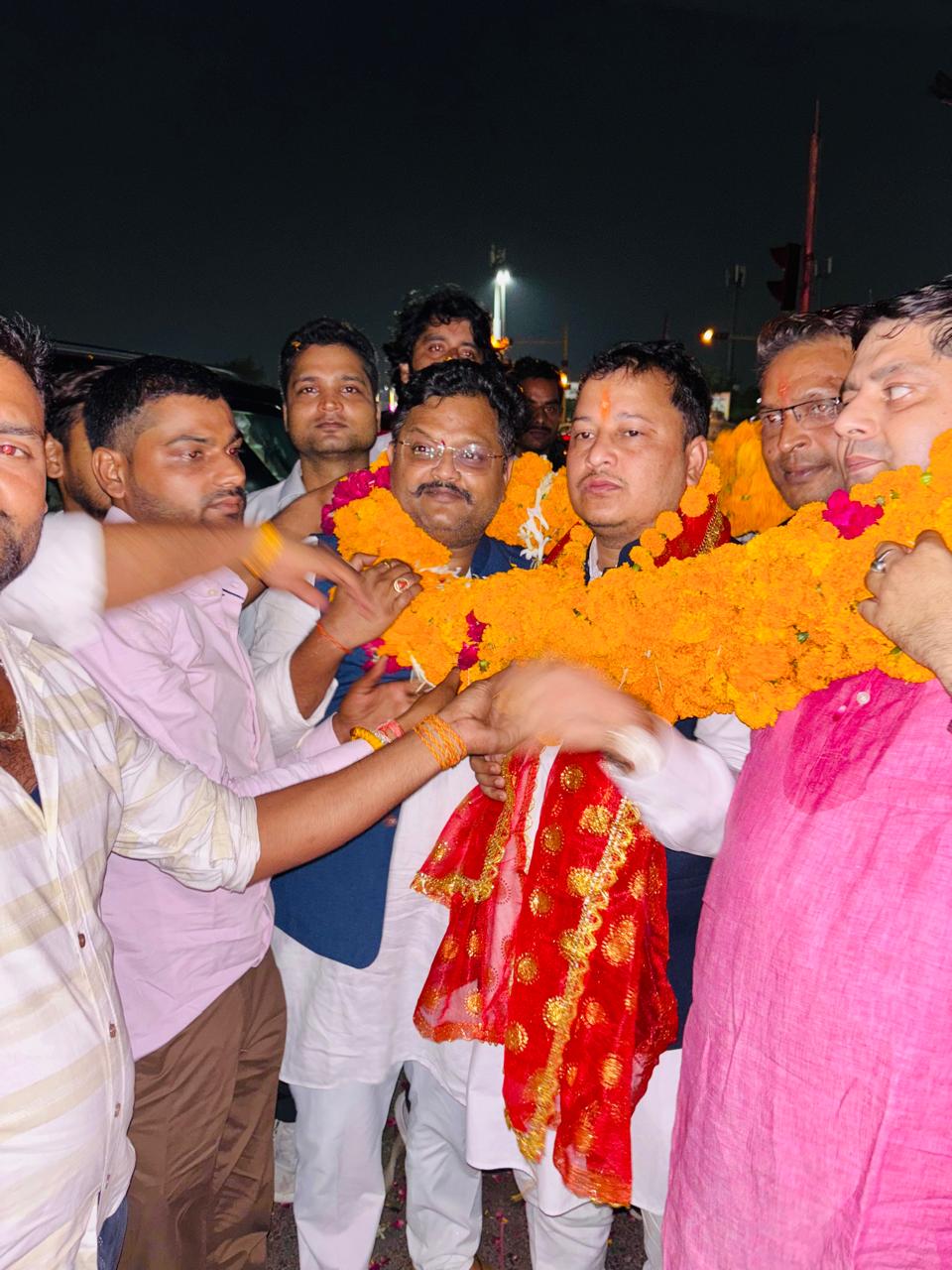 Grand Welcome of Sarvesh Pathak at Charbagh Station – Commitment to Environmental Protection