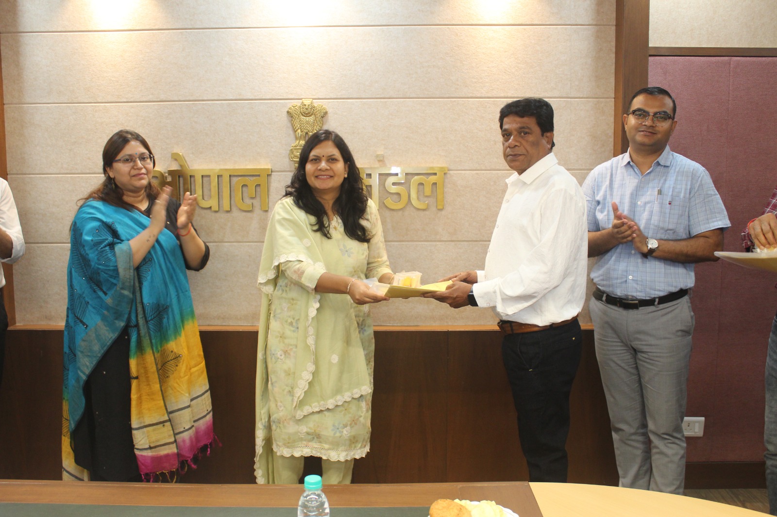 Heartfelt Farewell Given to 22 Retired Railway Employees