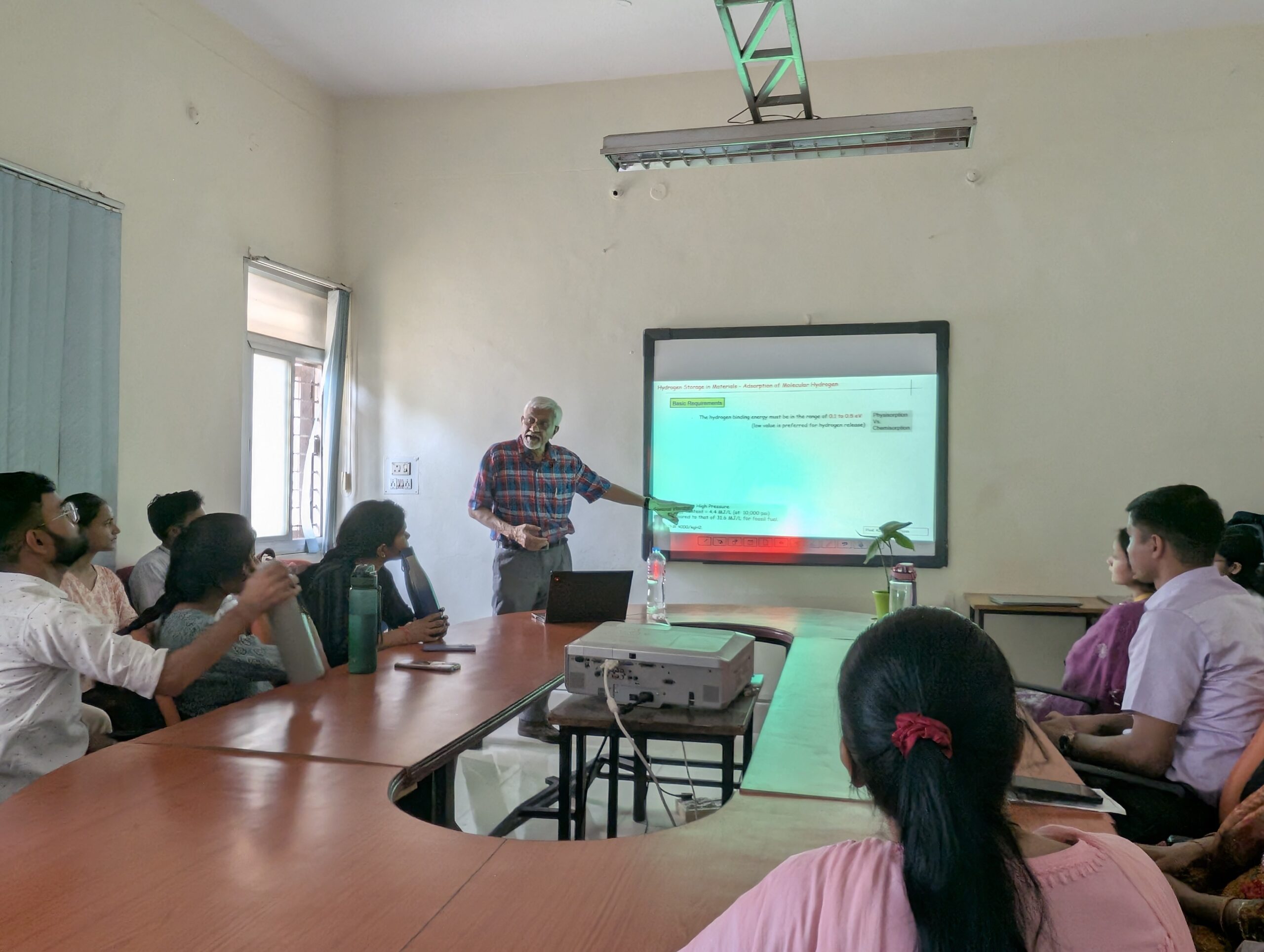 Prof. Pandey’s Lecture on Nanomaterials at Barkatullah University