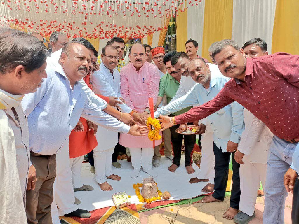 MLA Bhagwandas Sabnani Performs Bhoomi Pujan for Hostel at Sant Ravidas Bhavan