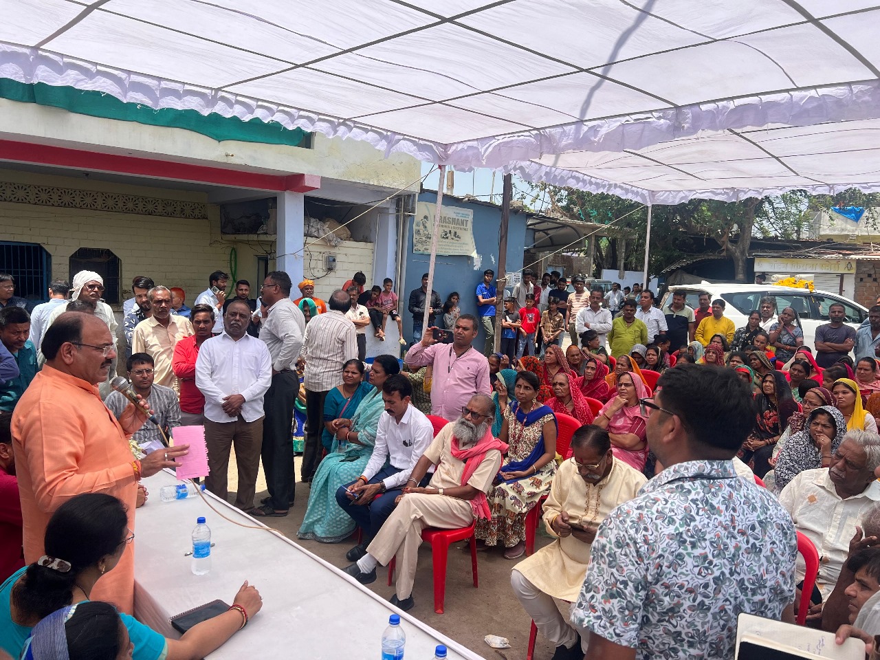 MLA Bhagwandas Sabnani Listens to Public Grievances at “Vidhayak Ki Chaupal”