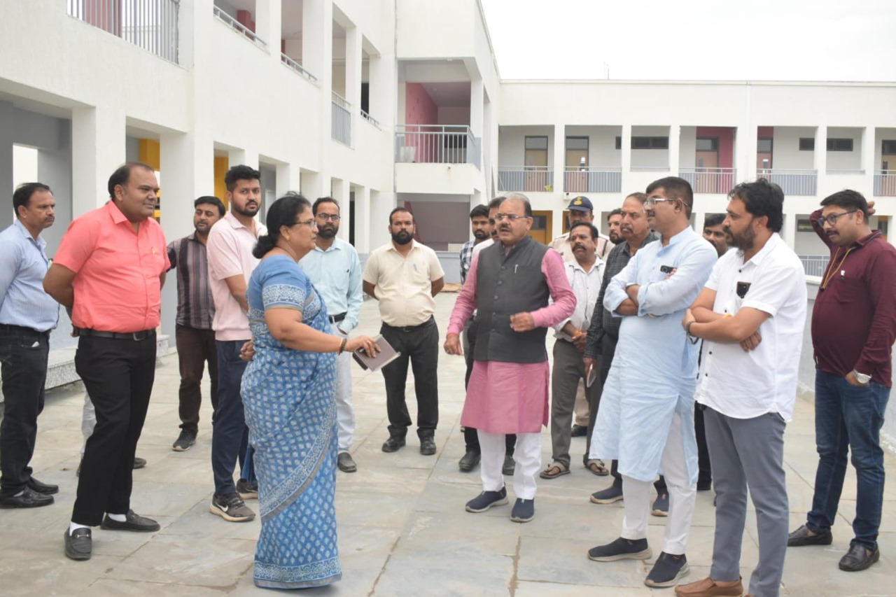 MLA Bhagwandas Sabnani Visits Sandipani School