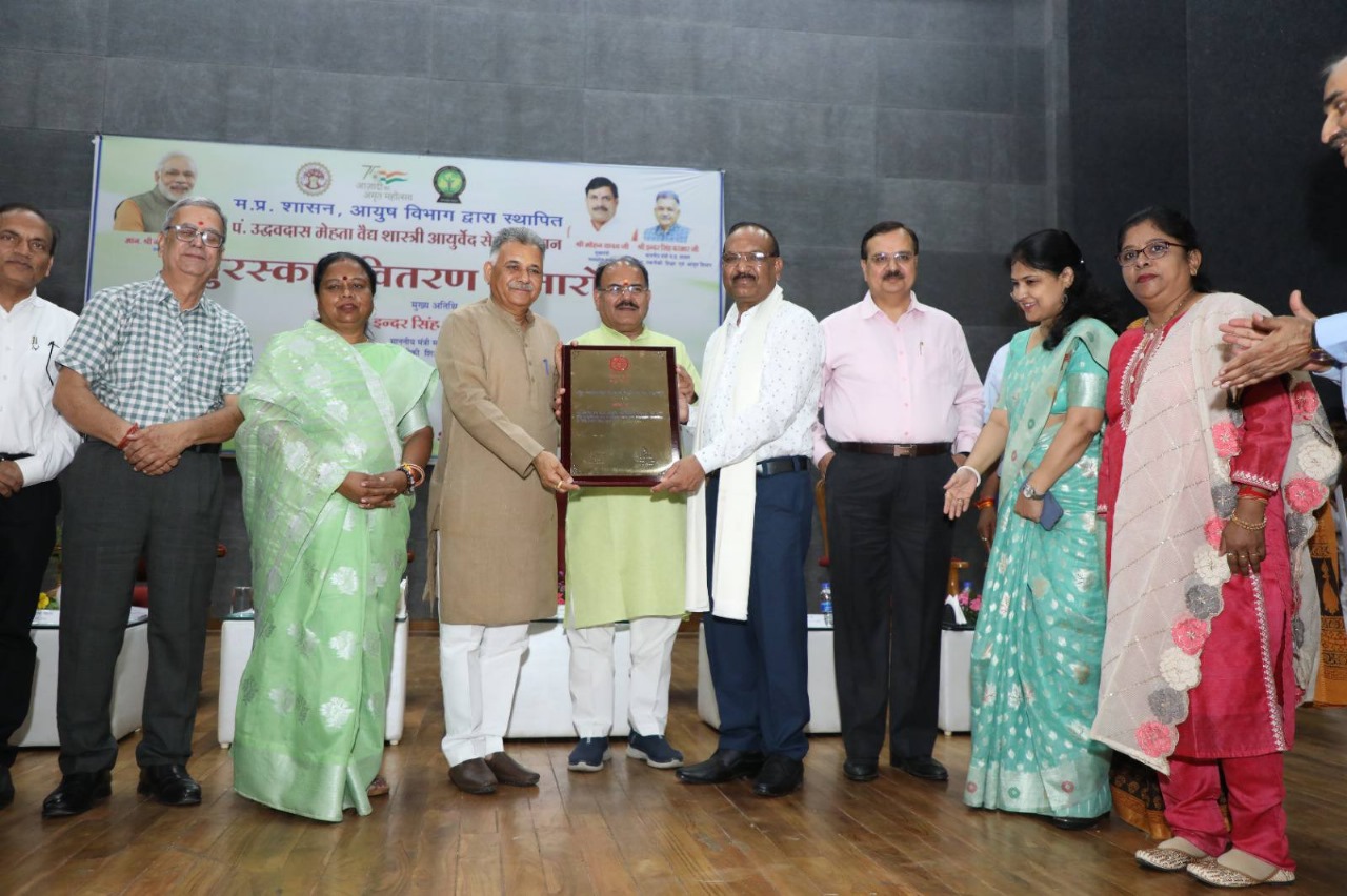 Eminent Personalities Honored with Ayurveda Seva Samman