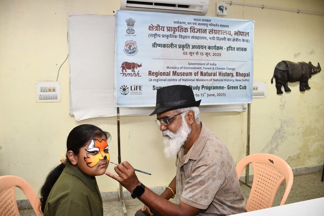 Face Painting and Solid Waste Management Center Study Tour Program