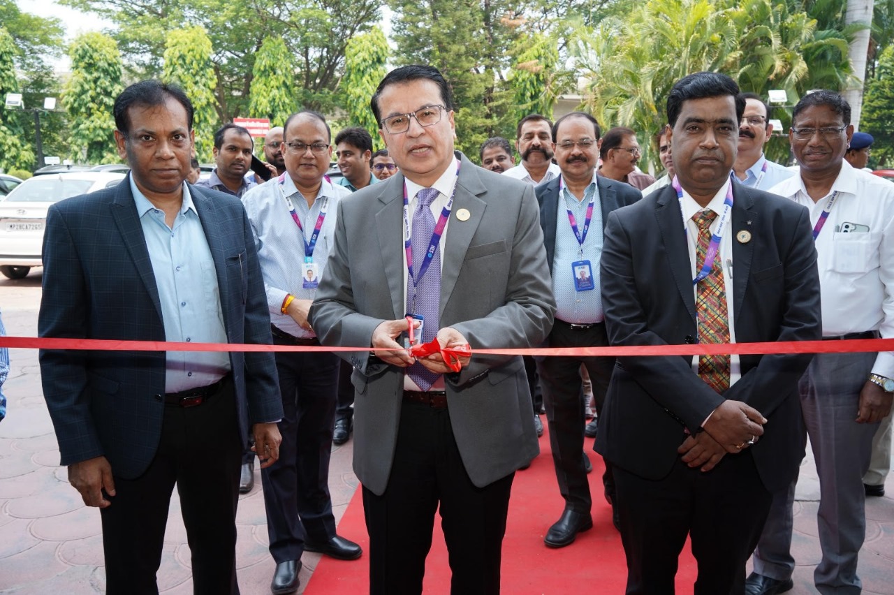 ‘Mango Festival 8.0’ Held at SBI Premises, Chemical-Free Tribal Mangoes Steal the Show