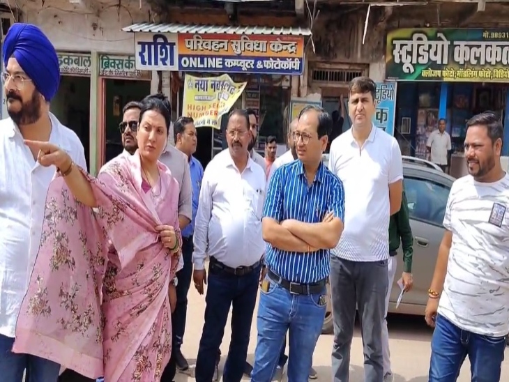 Collector Inspects Takhatpur Roads on Holiday