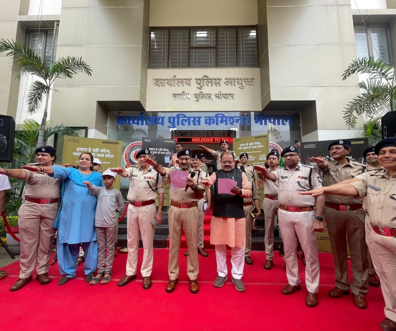Bhagwandas Sabnani Administers Oath in Bhopal’s Anti-Drug Campaign