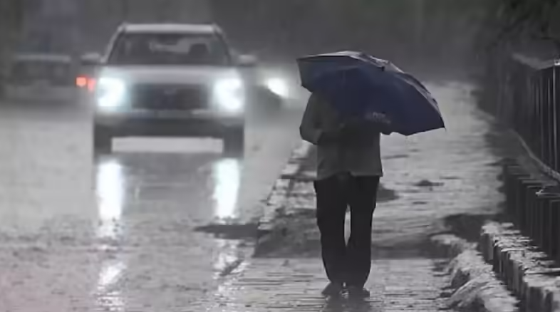 Mumbai Weather Update: Rain Expected Today, AQI Shows Improvement