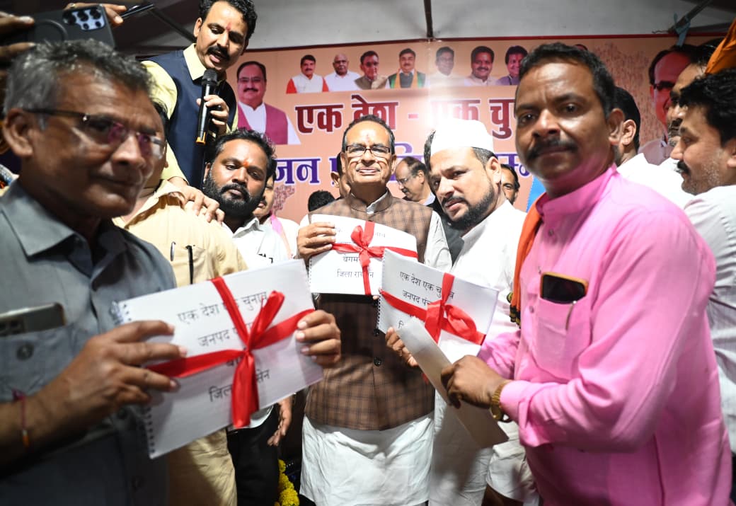 Shivraj Singh Chouhan’s Cleanliness and Swadeshi Resolve During Raisen Visit