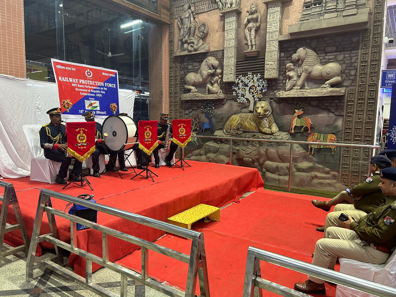 RPF Band Enchants Audience with Patriotic Songs at Bhopal Station