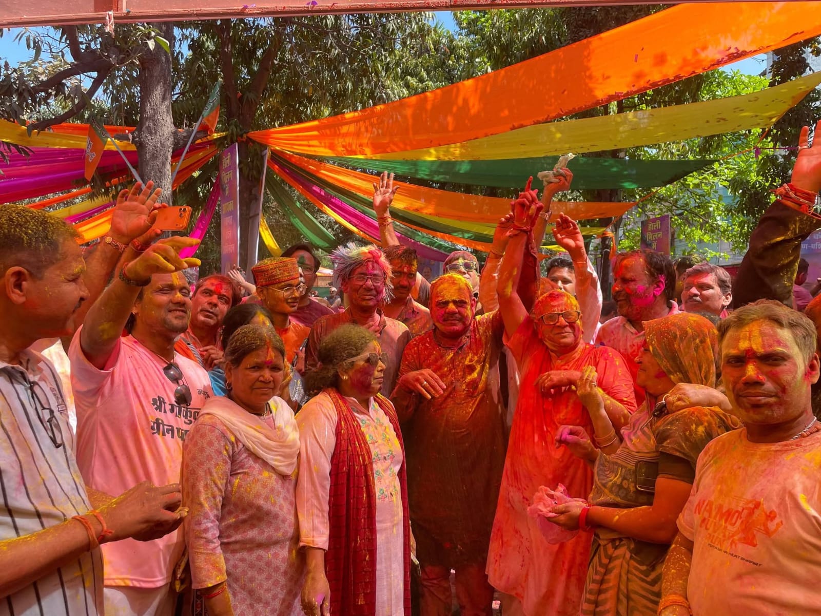 MLA Sabnani Celebrates Holi with Party Workers