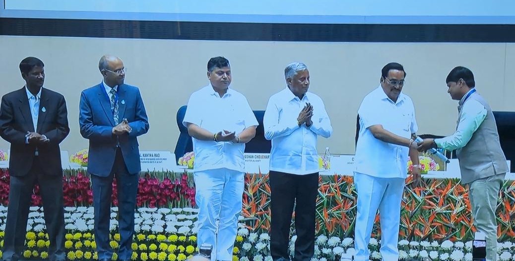 “Jal Jeevan Mission Excellence: Mugaliya Hat Sarpanch Honored”