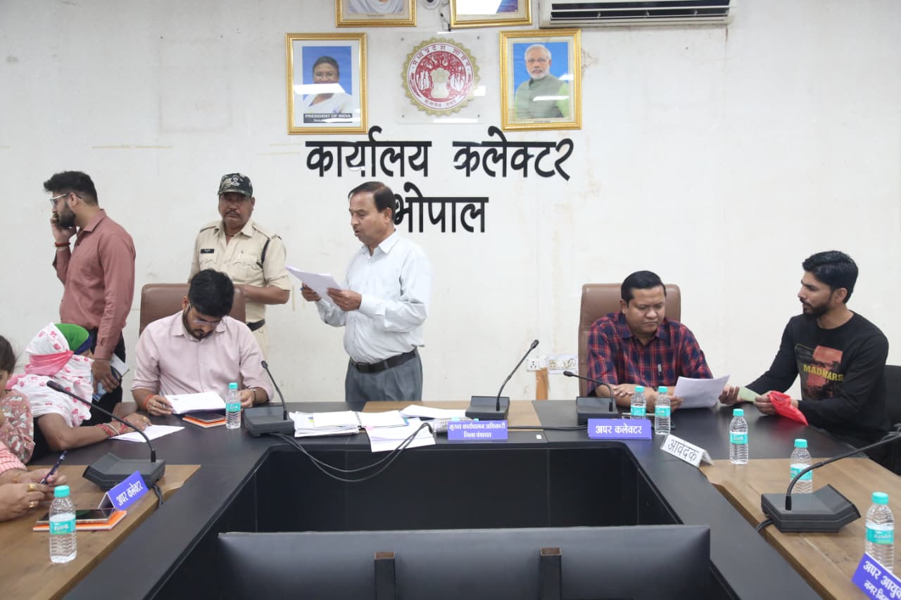 Officials Hear Applicants’ Grievances at Public Hearing