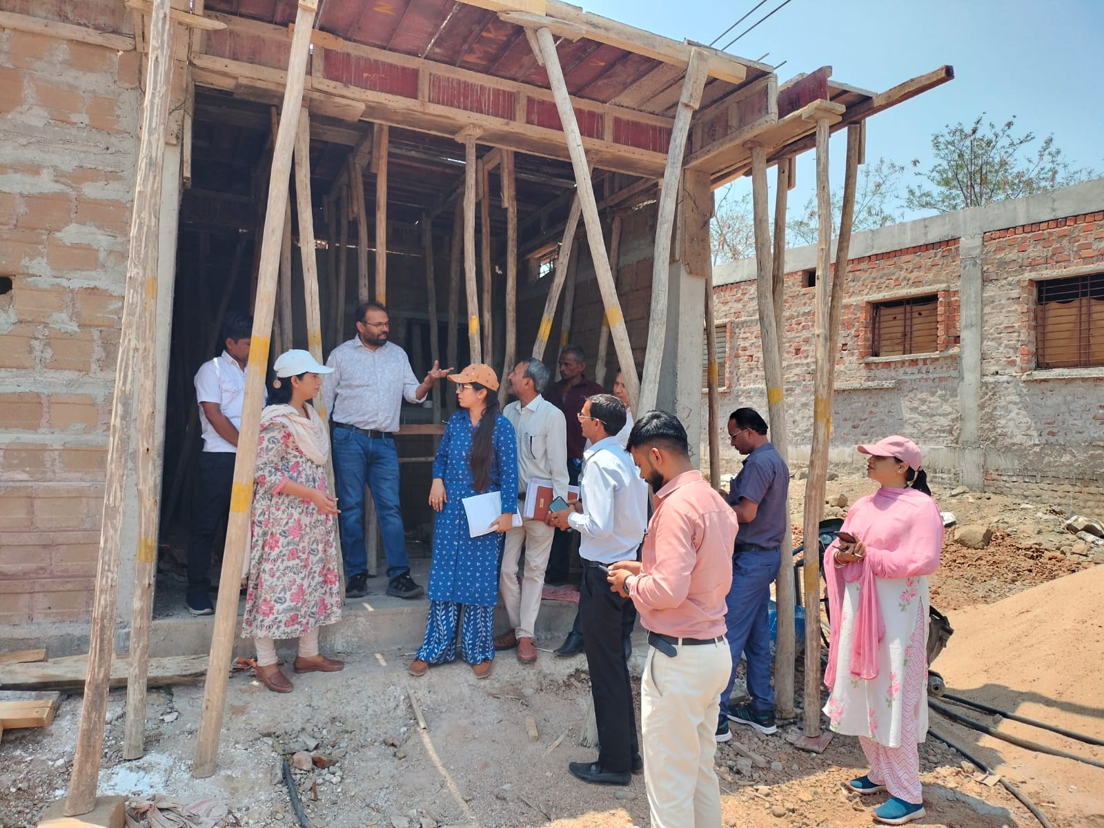 CEO ila Tiwari inspected the panchayats of Fanda Block.