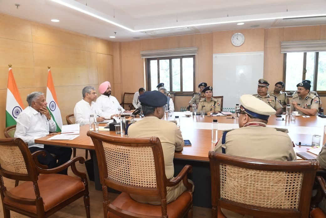 Railways Urged Passengers to Remain Alert and Cautious During Travel Railways Urged Passengers to Remain Alert and Cautious During Travel